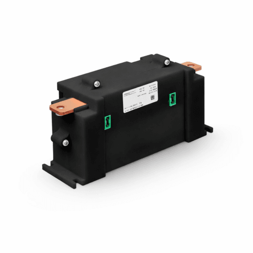 Svart transformator med kopparkontakter.