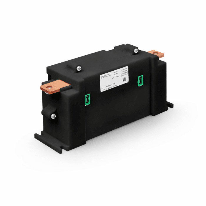 Svart transformator med kopparkontakter.