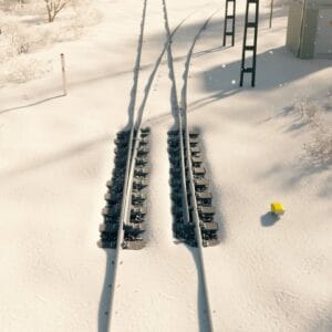 Snöig järnväg i vinterskogsmiljö.